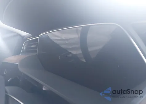 2019 Audi E-Tron Premium Plus z USA, uszkodzony, nr VIN WA1LAAGE6KB022331